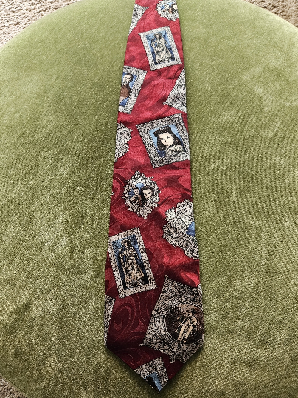 Resilio Men's Red Gone With The Wind 100% Silk Tie with Portrait Motif Vintage